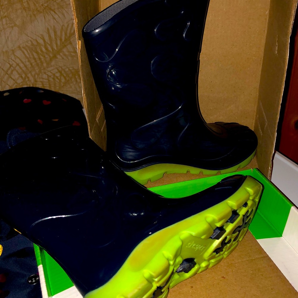 Rain Boots by skeeper